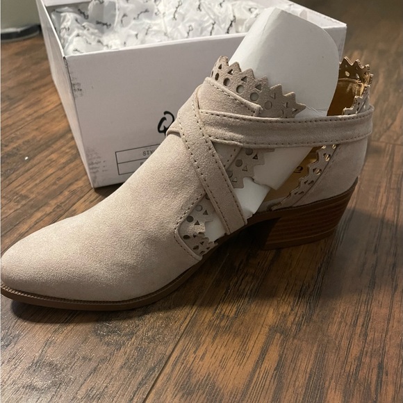 Tonya Booties - Picture 3 of 4